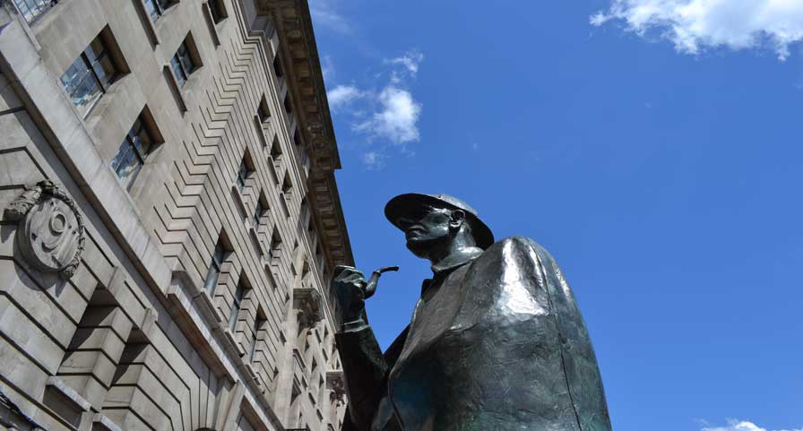 Sherlock Holmes Statue outside of Baker Street Station